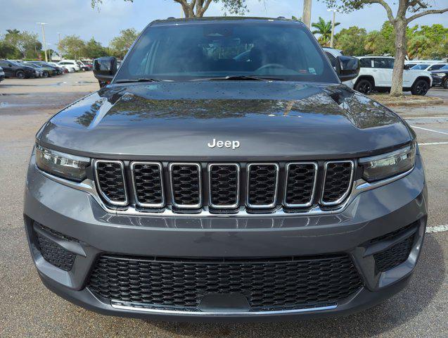 new 2025 Jeep Grand Cherokee car, priced at $40,175