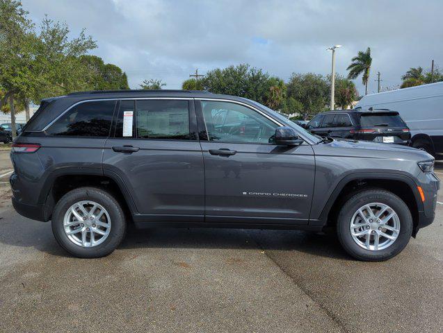 new 2025 Jeep Grand Cherokee car, priced at $40,175