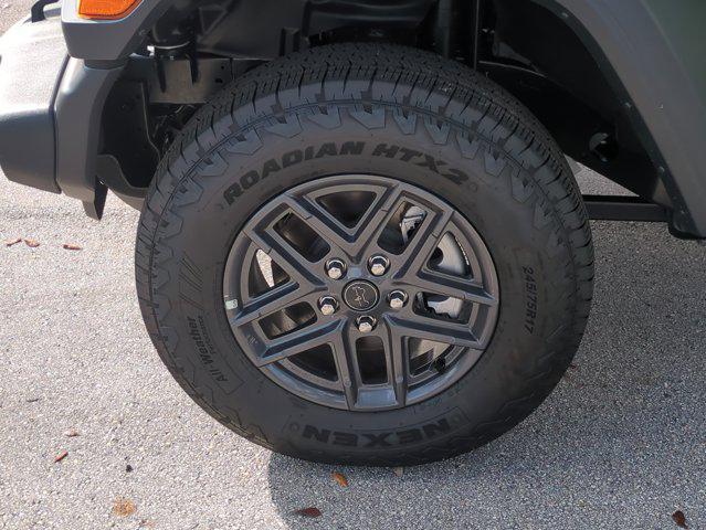 new 2025 Jeep Wrangler car, priced at $47,713