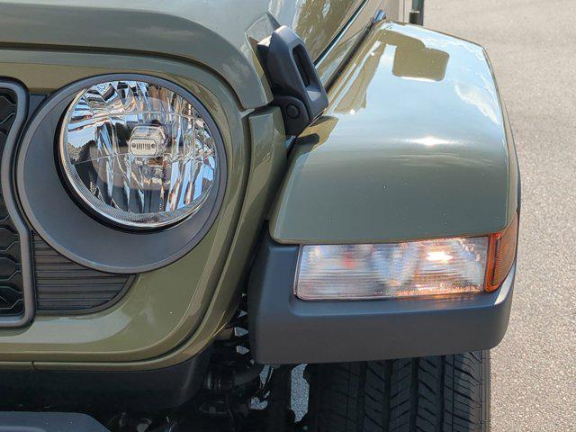 new 2025 Jeep Gladiator car, priced at $39,837