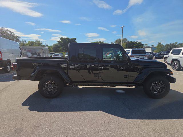 new 2025 Jeep Gladiator car, priced at $39,815