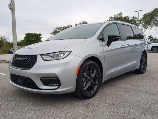 new 2023 Chrysler Pacifica car, priced at $41,580