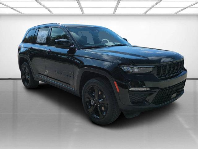 new 2025 Jeep Grand Cherokee car, priced at $40,536