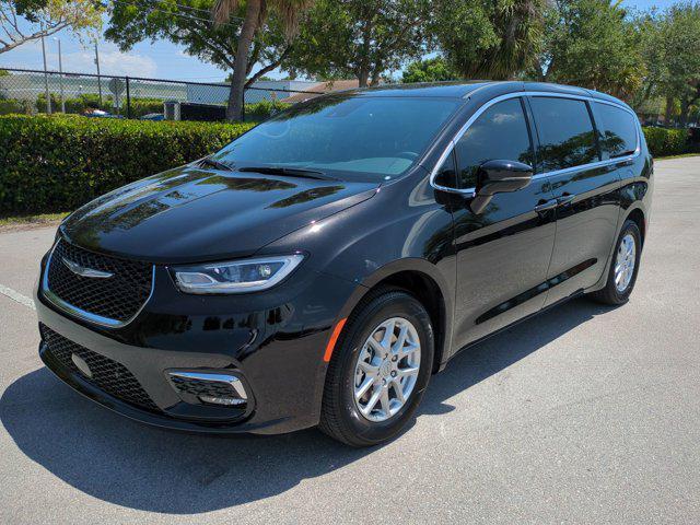 new 2025 Chrysler Pacifica car, priced at $44,833
