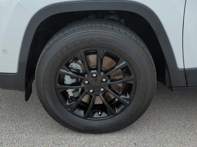 used 2023 Jeep Cherokee car, priced at $22,991