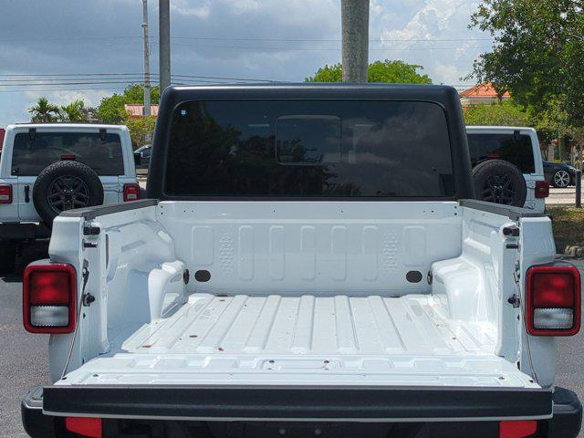 new 2025 Jeep Gladiator car, priced at $37,537