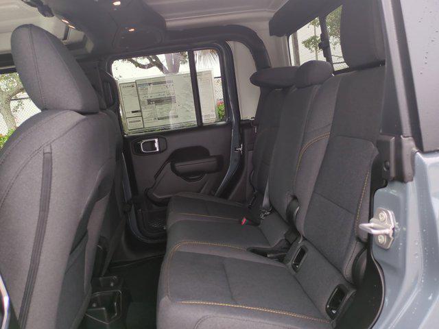 new 2025 Jeep Gladiator car, priced at $38,073