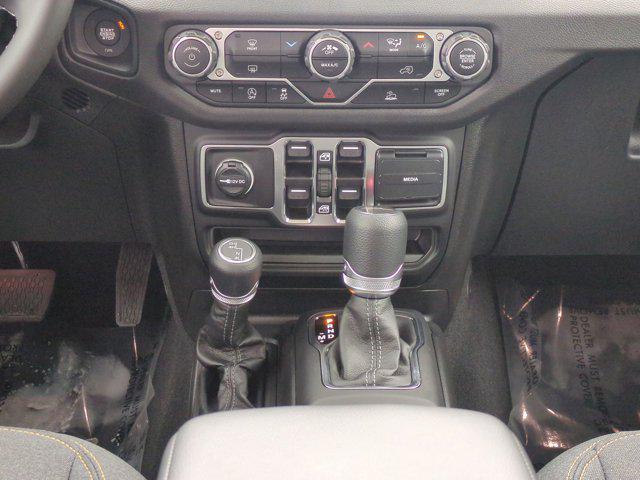 new 2025 Jeep Gladiator car, priced at $38,073