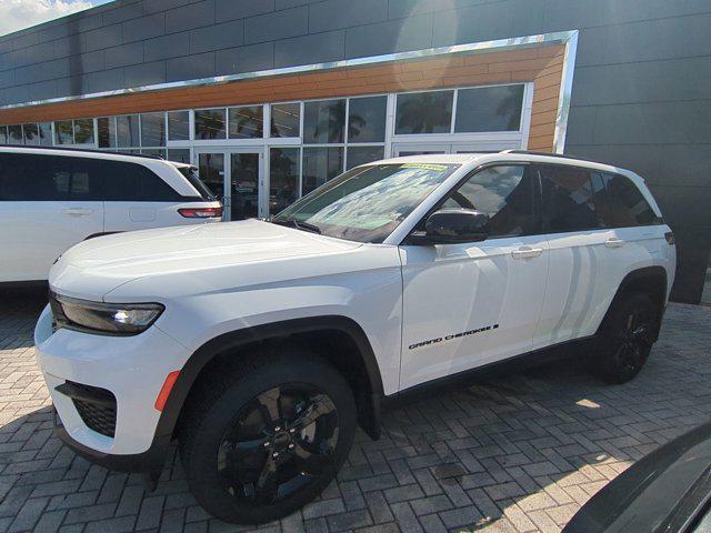 new 2024 Jeep Grand Cherokee car, priced at $35,254