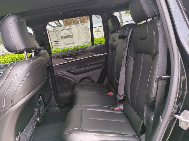 new 2025 Jeep Grand Cherokee car, priced at $47,075