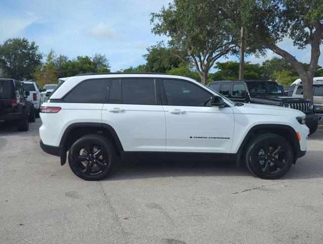 new 2024 Jeep Grand Cherokee car, priced at $36,005