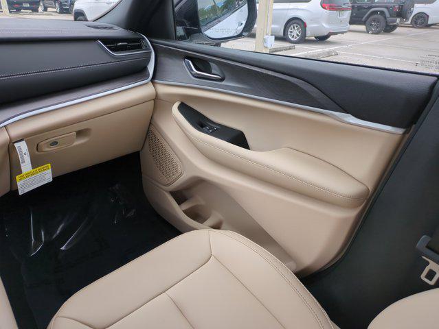 new 2025 Jeep Grand Cherokee car, priced at $34,609