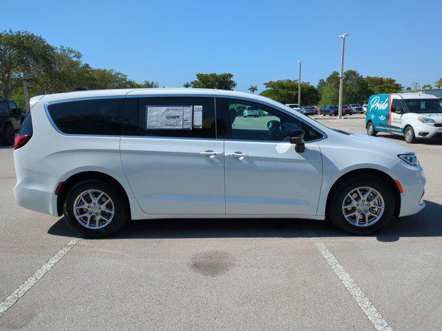 new 2025 Chrysler Pacifica car, priced at $40,653