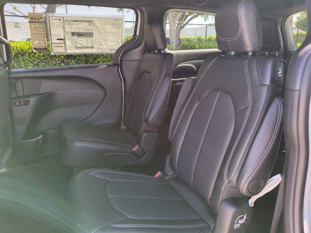new 2025 Chrysler Pacifica car, priced at $40,653