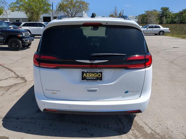 new 2024 Chrysler Pacifica car, priced at $55,706