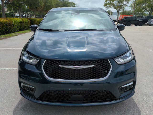 new 2025 Chrysler Pacifica car, priced at $42,485