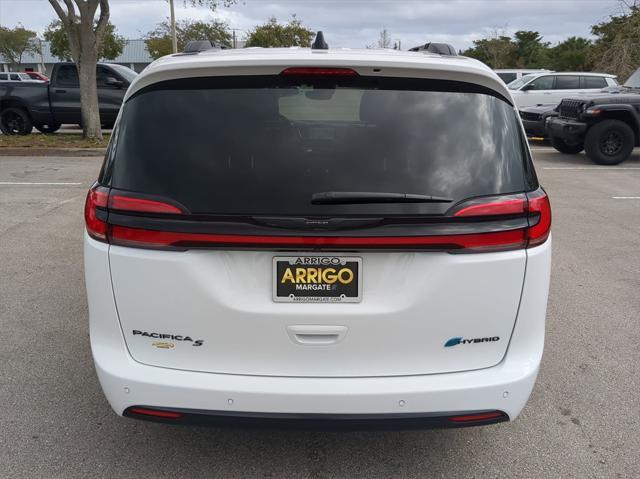 new 2024 Chrysler Pacifica Hybrid car, priced at $55,115