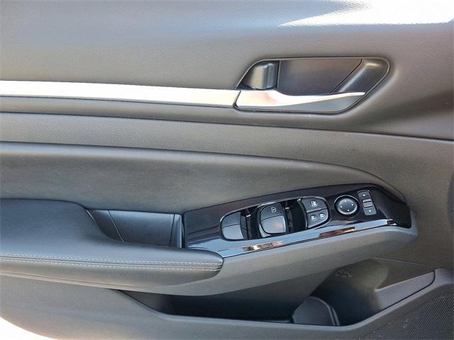 used 2023 Nissan Altima car, priced at $18,999