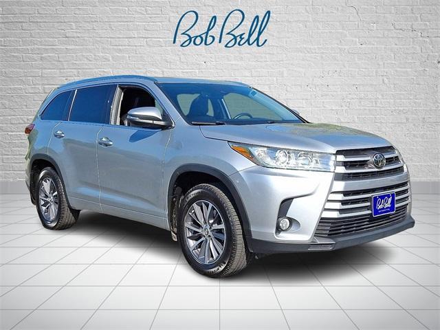 used 2018 Toyota Highlander car, priced at $25,696