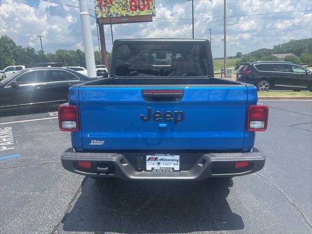 new 2025 Jeep Gladiator car, priced at $42,667