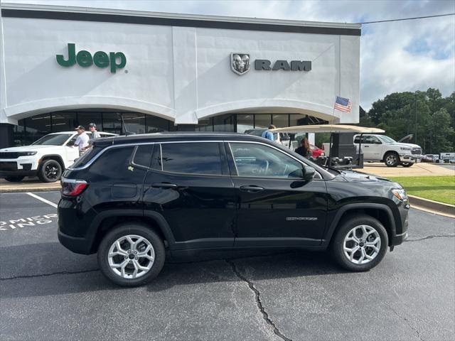 new 2025 Jeep Compass car, priced at $28,001