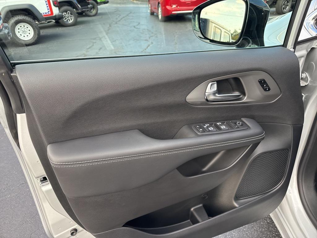 new 2026 Chrysler Pacifica car, priced at $45,100
