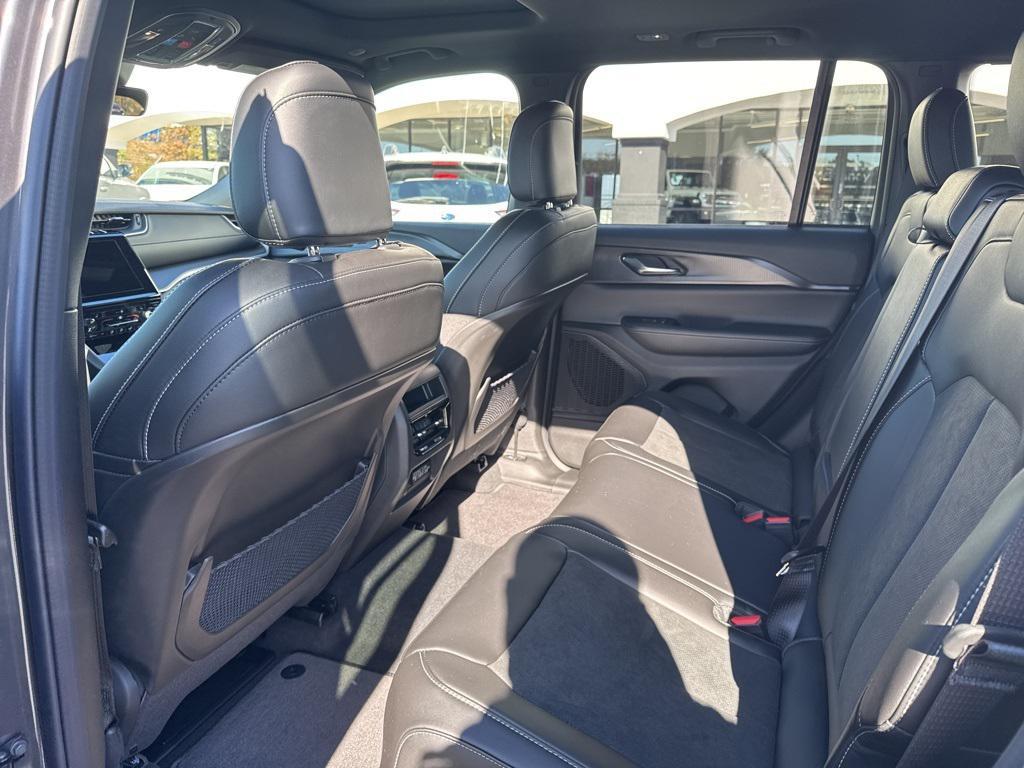 new 2025 Jeep Grand Cherokee car, priced at $40,873