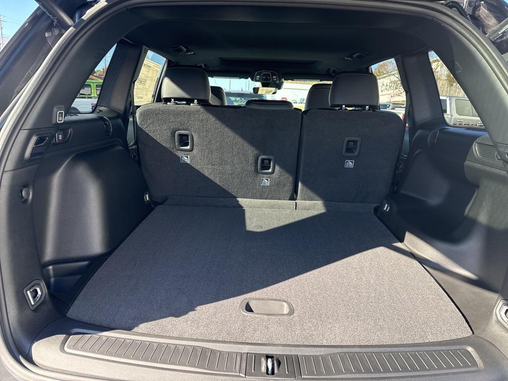 new 2025 Jeep Grand Cherokee car, priced at $40,873