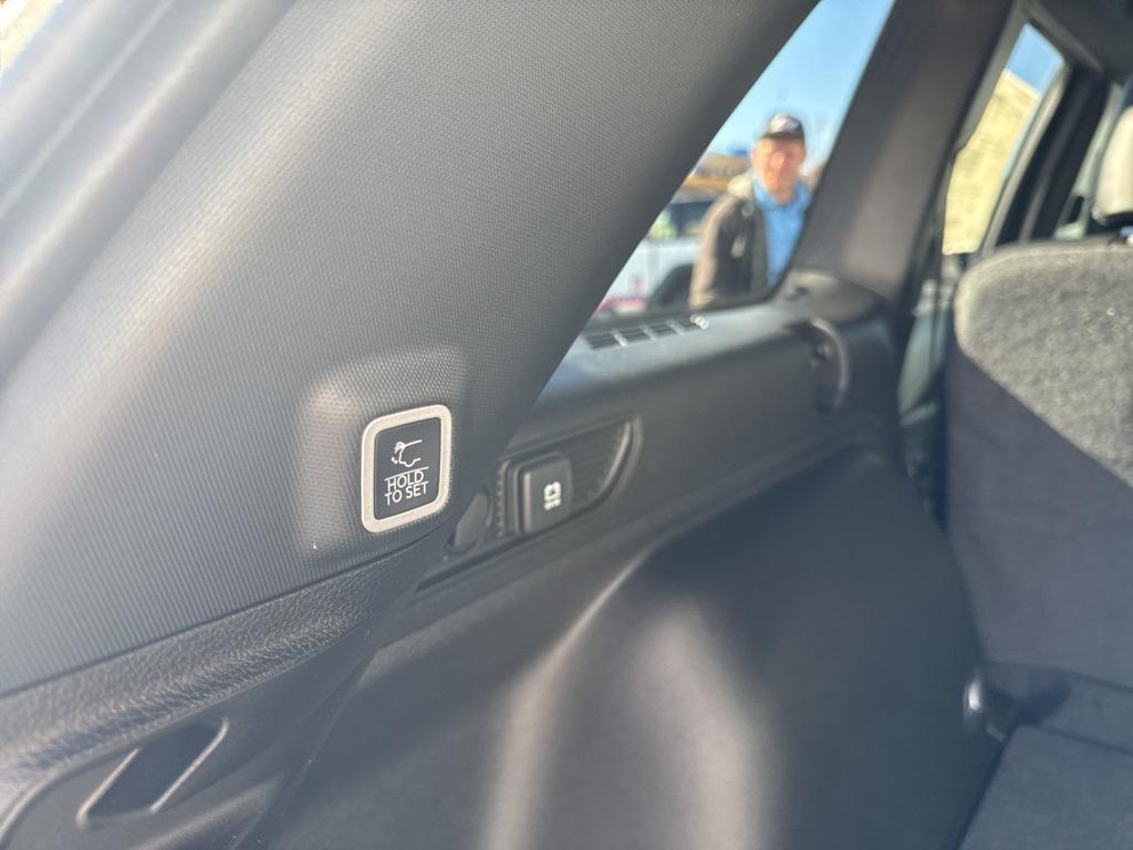 new 2025 Jeep Grand Cherokee car, priced at $40,873