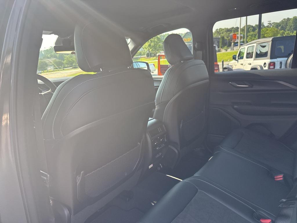 new 2025 Jeep Grand Cherokee car, priced at $40,408