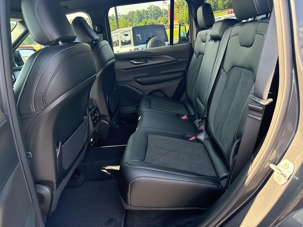 new 2025 Jeep Grand Cherokee car, priced at $40,408