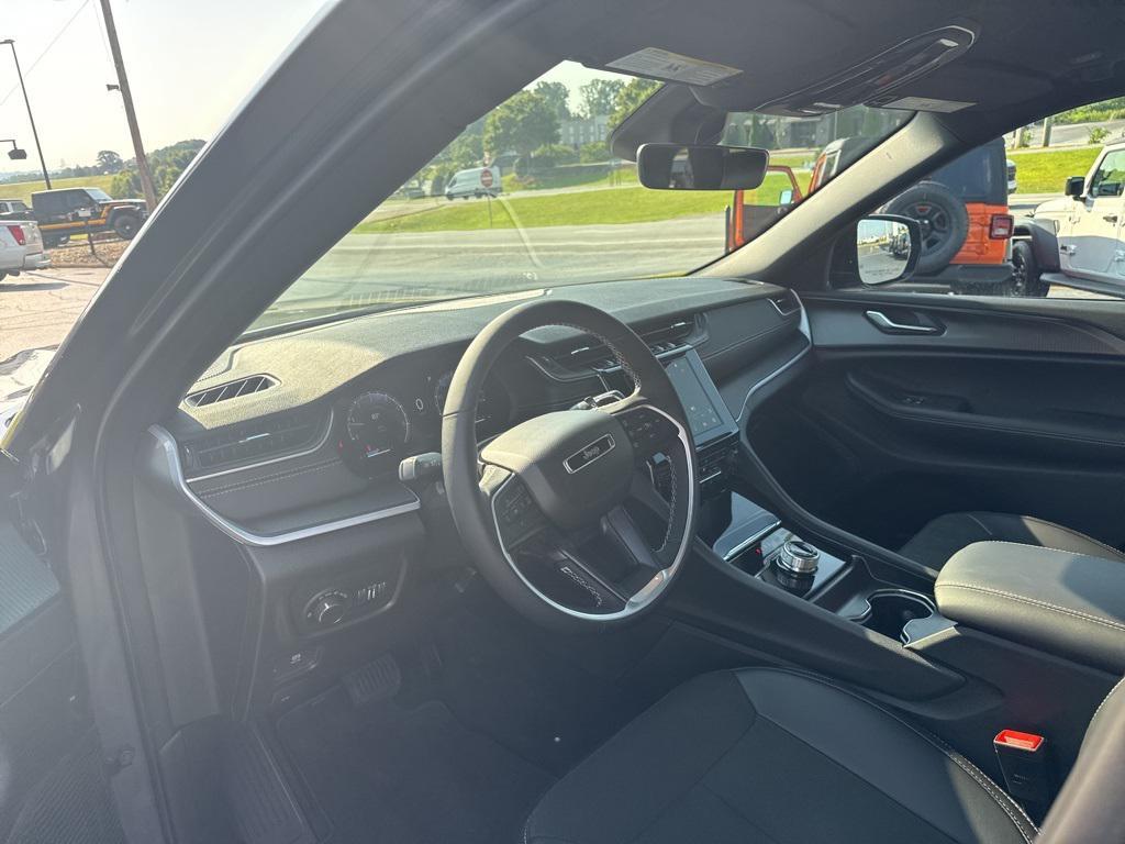 new 2025 Jeep Grand Cherokee car, priced at $40,408