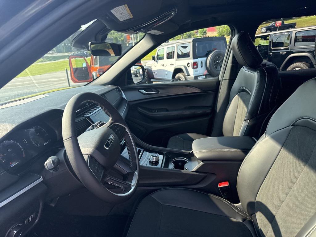 new 2025 Jeep Grand Cherokee car, priced at $40,408