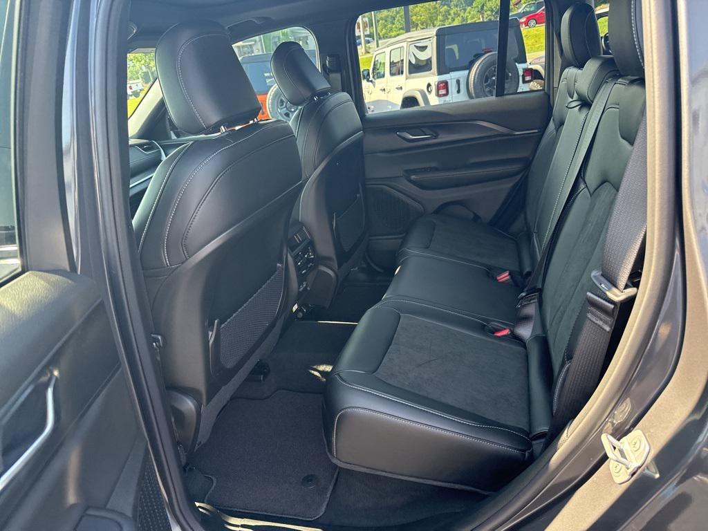 new 2025 Jeep Grand Cherokee car, priced at $40,408