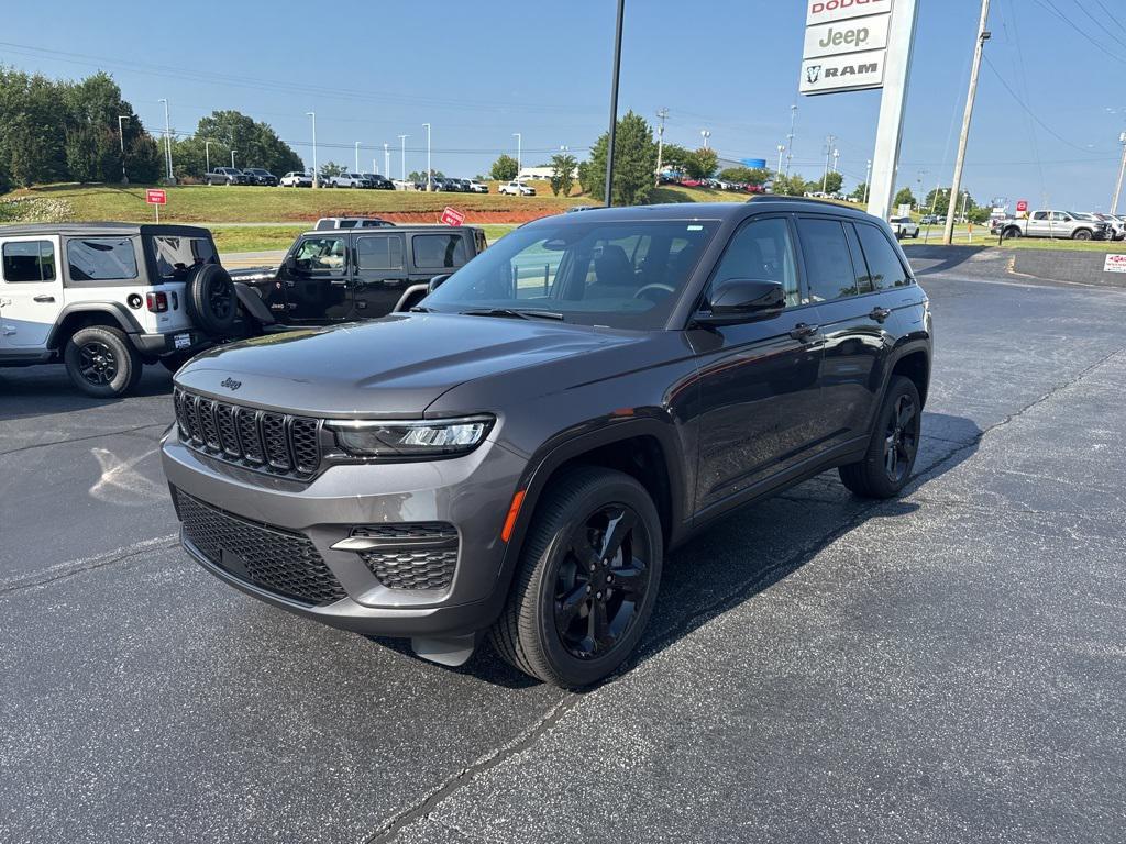 new 2025 Jeep Grand Cherokee car, priced at $40,408