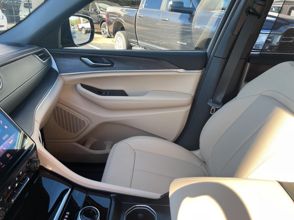 new 2025 Jeep Grand Cherokee car, priced at $49,167