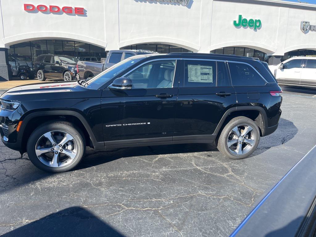 new 2025 Jeep Grand Cherokee car, priced at $49,167