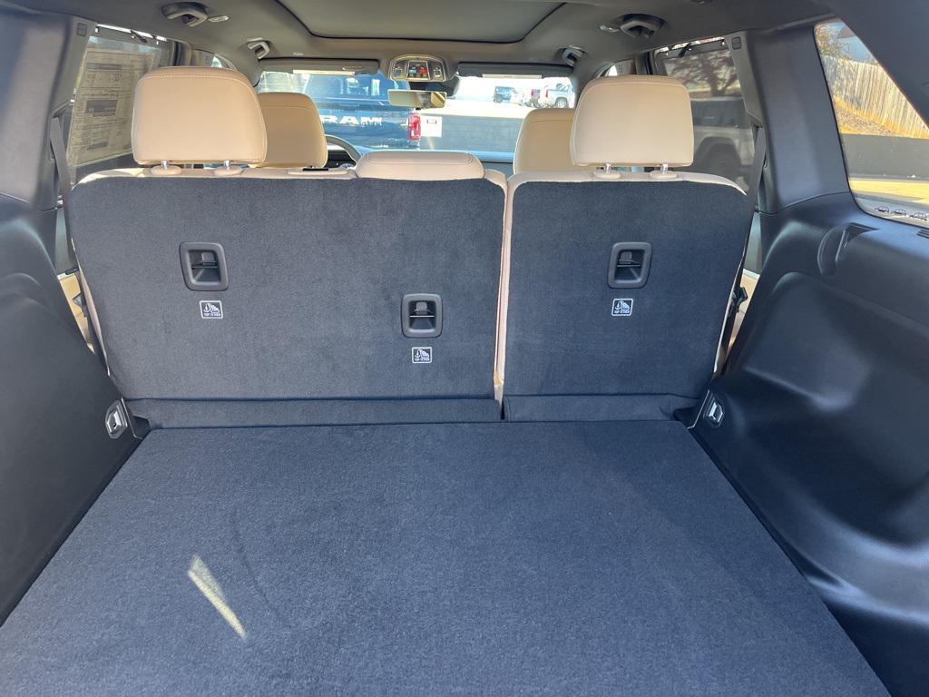 new 2025 Jeep Grand Cherokee car, priced at $49,167