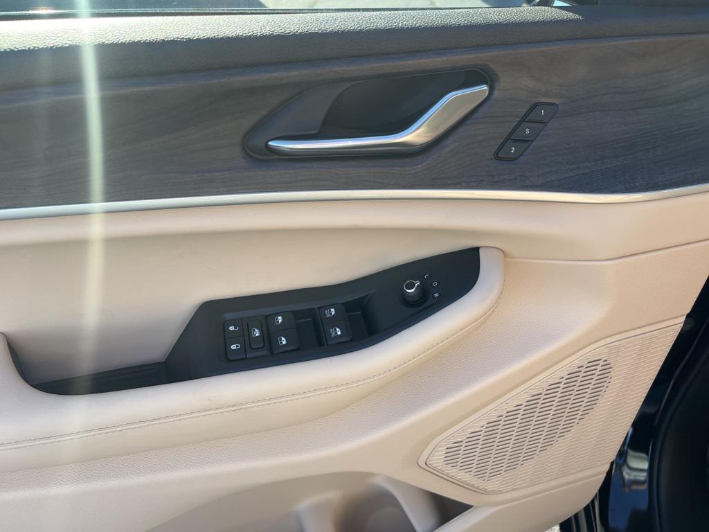 new 2025 Jeep Grand Cherokee car, priced at $49,167