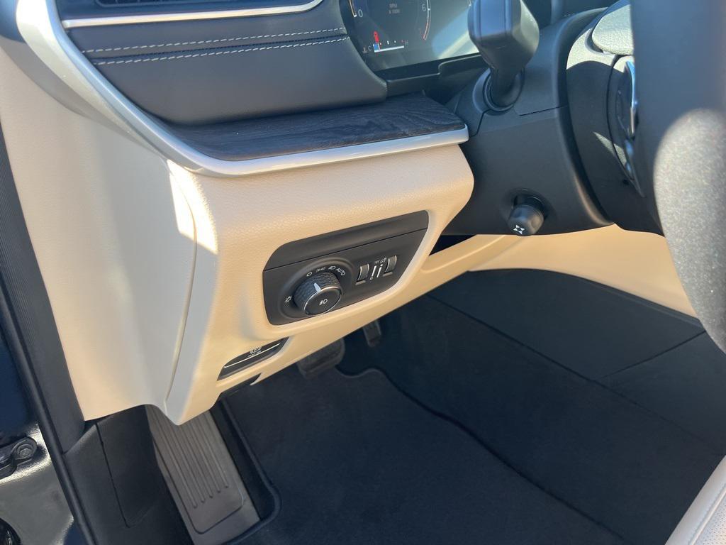 new 2025 Jeep Grand Cherokee car, priced at $49,167