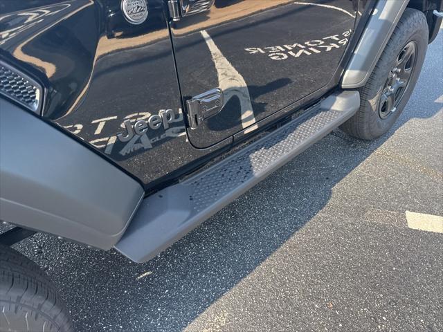 new 2025 Jeep Wrangler car, priced at $40,770