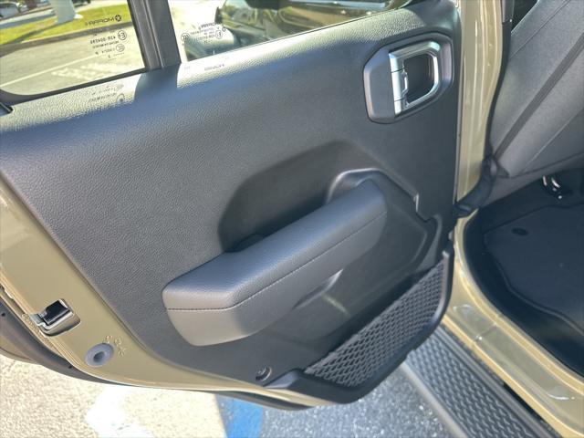 new 2025 Jeep Gladiator car, priced at $39,656