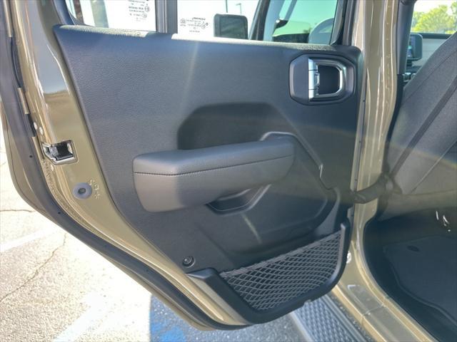new 2025 Jeep Gladiator car, priced at $39,656