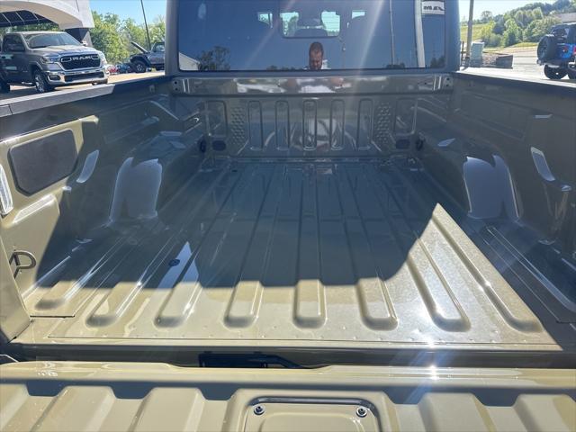 new 2025 Jeep Gladiator car, priced at $39,656