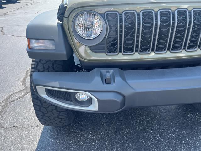new 2025 Jeep Gladiator car, priced at $42,667