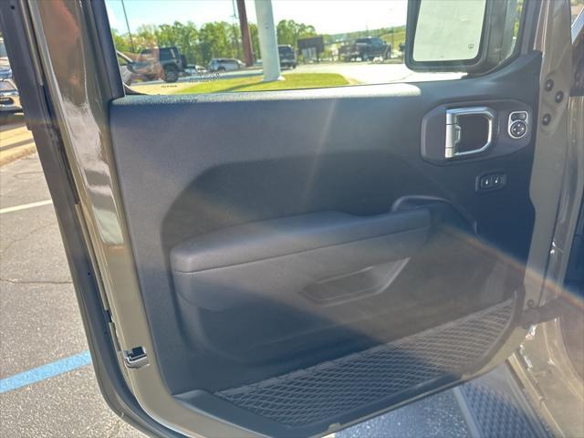 new 2025 Jeep Gladiator car, priced at $39,656