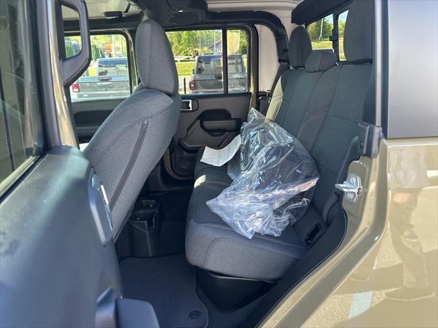 new 2025 Jeep Gladiator car, priced at $39,656