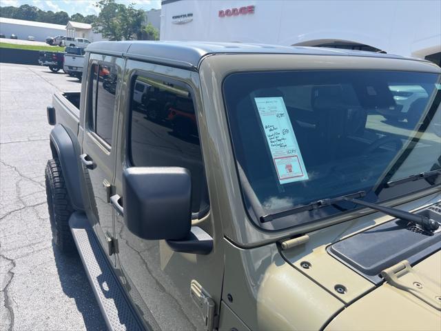 new 2025 Jeep Gladiator car, priced at $42,667