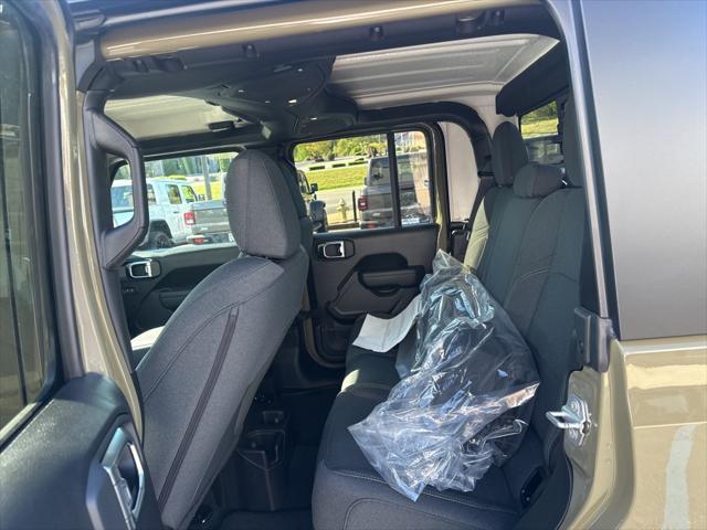 new 2025 Jeep Gladiator car, priced at $39,656