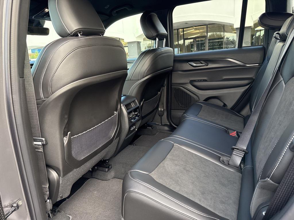 new 2025 Jeep Grand Cherokee car, priced at $42,383